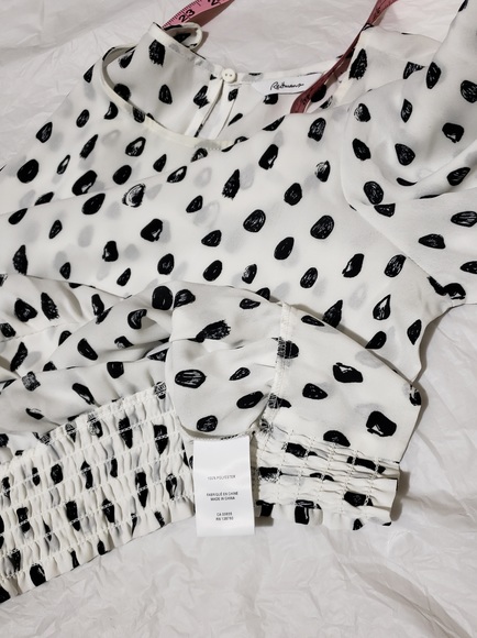 Reitmans raindrop patterned 3/4 blouse with smocking - Picture 7 of 8